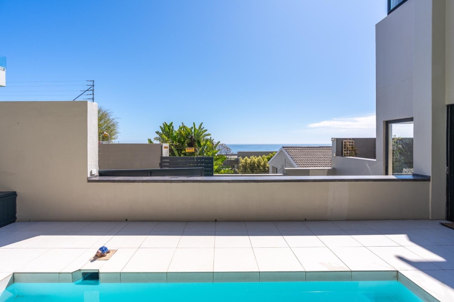5 Bedroom Property for Sale in Fresnaye Western Cape
